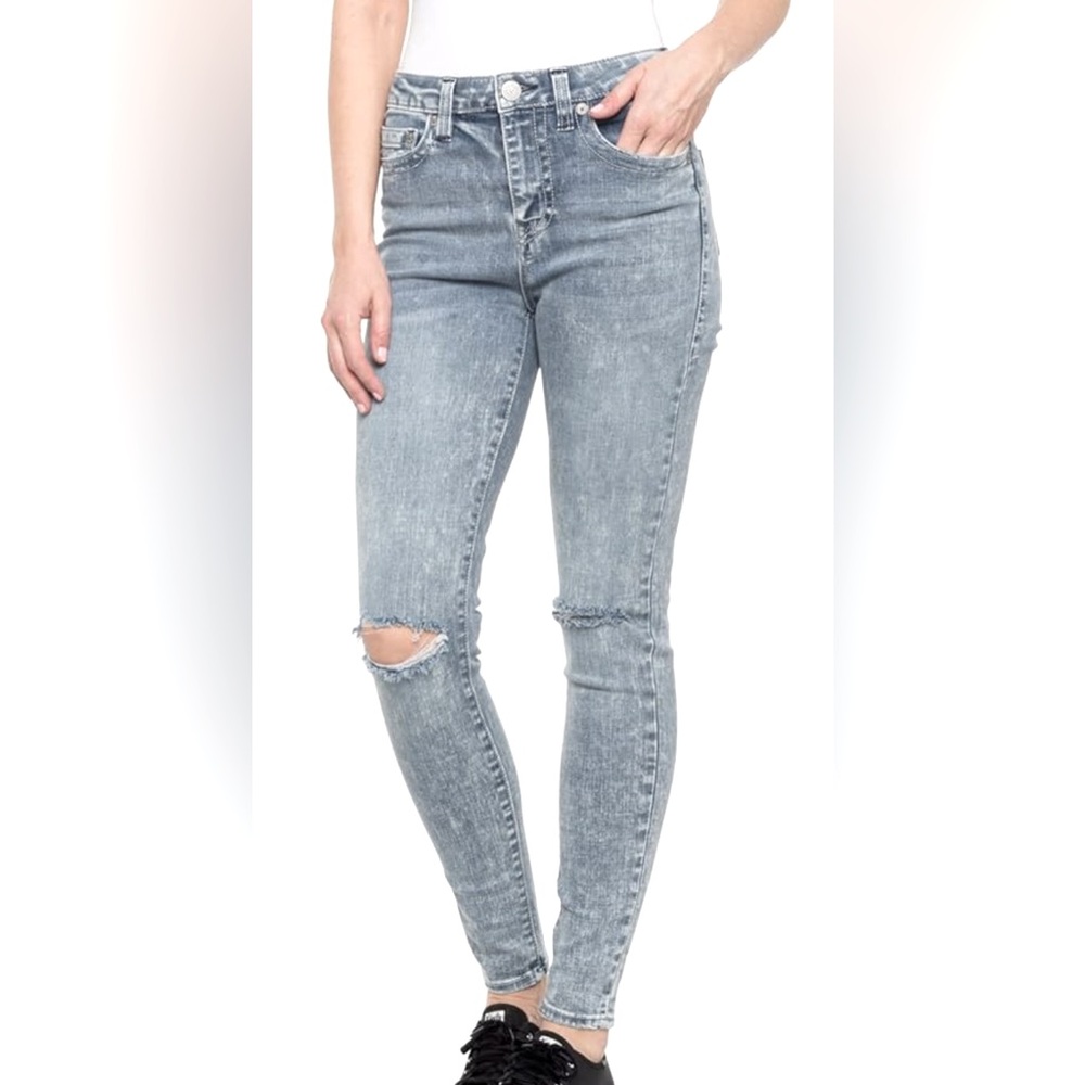 ⭐️SALE⭐️True Religion Halle High Rise Acid Wash Slims with Factory knee Rips